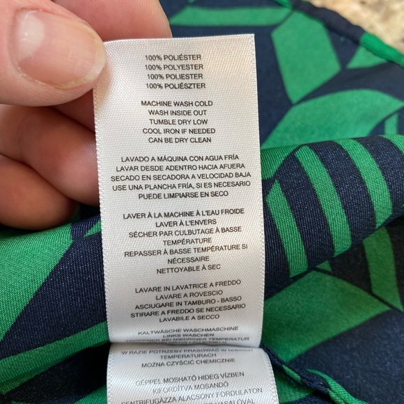 Michael Kors Size 6 Blue and Green Geometric Design Satin Short Sleeve Blouse - Picture 13 of 16